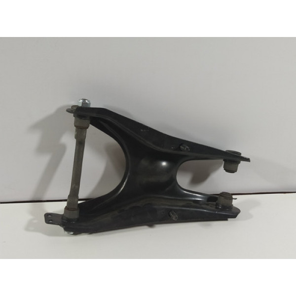 Bandeja Suspensão Dianteira Esquerda Com Bucha E Eixo Uno